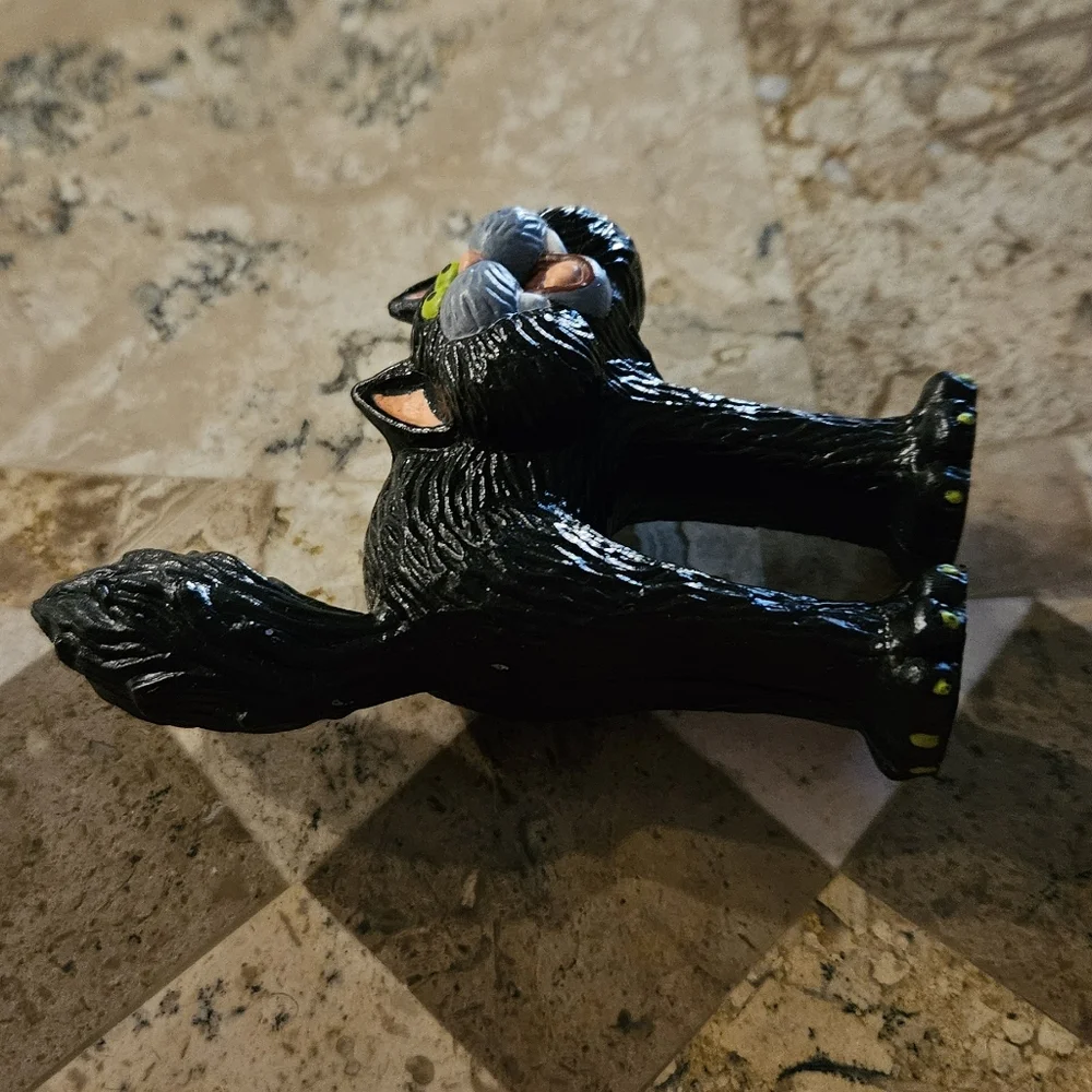 Hallmark Heartline Merry Miniatures Scaredy Black Cat Figure Figurune